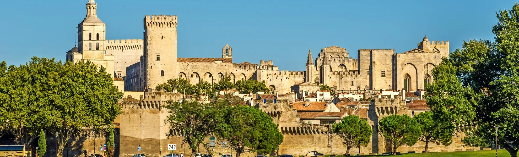 Papstpalast in Avignon - © milosk50 - Fotolia