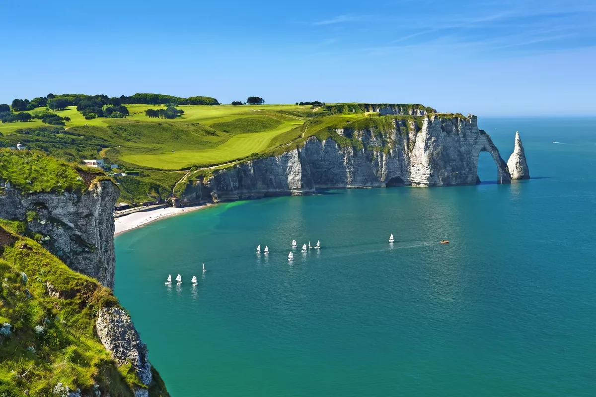 Klippen von Étretat in der Normandie, Frankreich - © PUNTO STUDIO FOTO AG - stock.adobe.com
