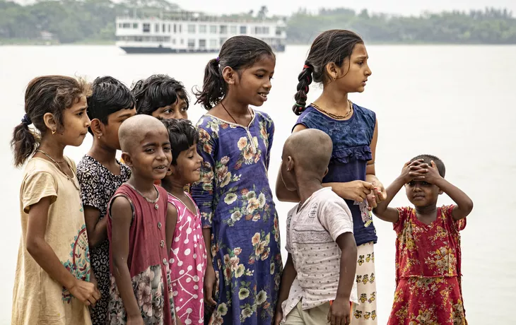 Nacht-Skyline von Hamburg mit Elbphilharmonie - © Mapics - stock.adobe.com