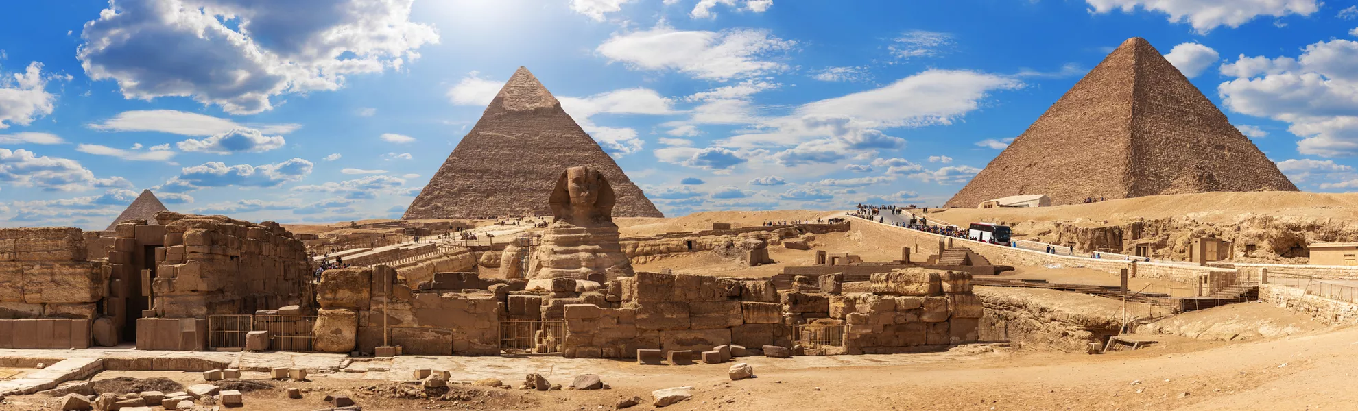 Blick auf die Grosse Sphinx und die Pyramiden von Gizeh, Ägypten - © AlexAnton - stock.adobe.com
