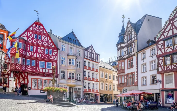 Marktplatz von Bernkastel - © Sina Ettmer - stock.adobe.com