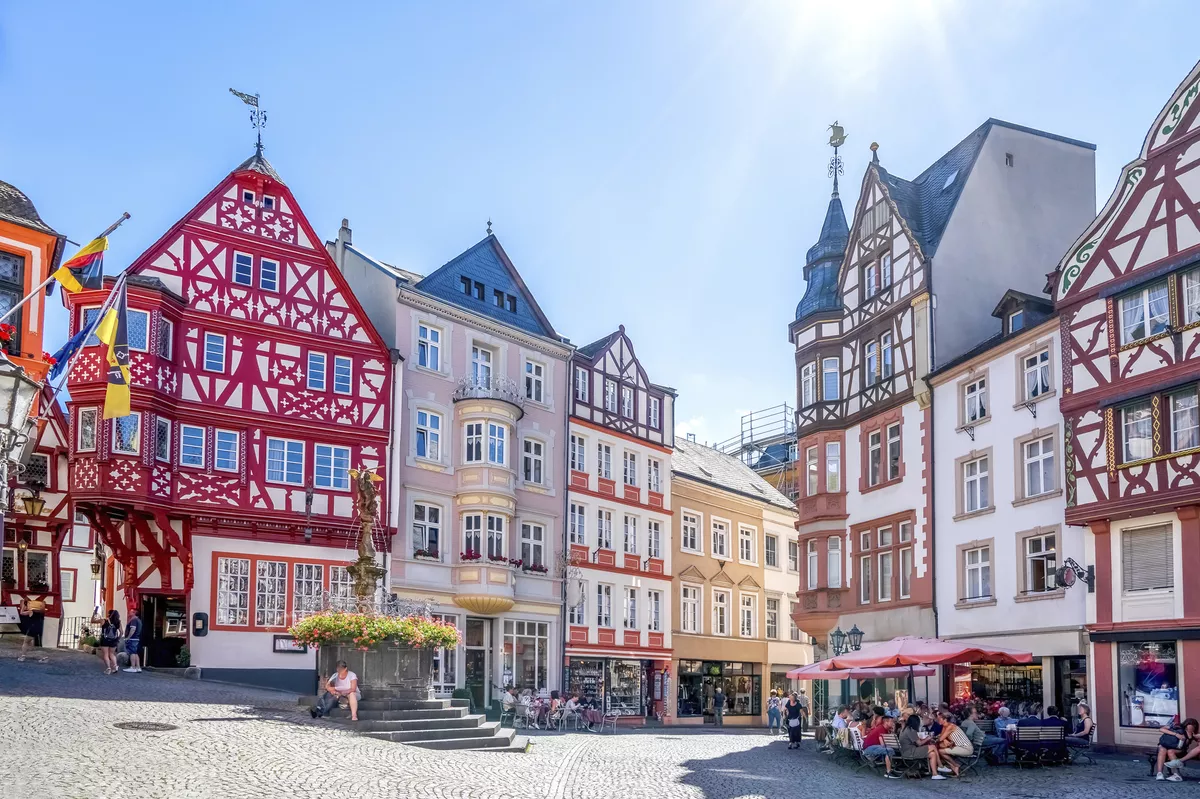 Marktplatz von Bernkastel - © Sina Ettmer - stock.adobe.com