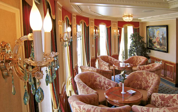 Blick auf die Royal Mile in Edinburgh - © Gavin - stock.adobe.com