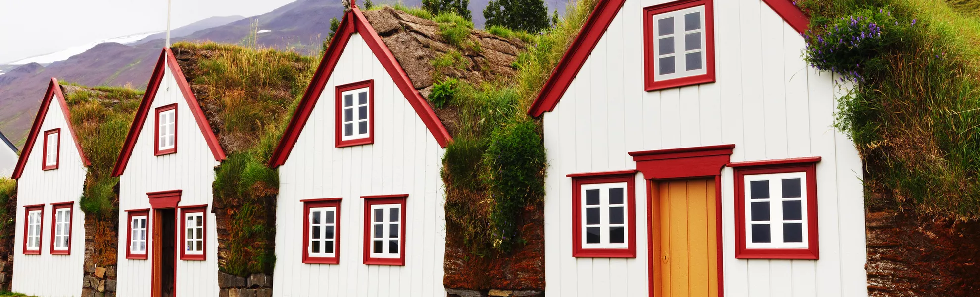 typisch ländliche Torfhäuser - © jarcosa - stock.adobe.com