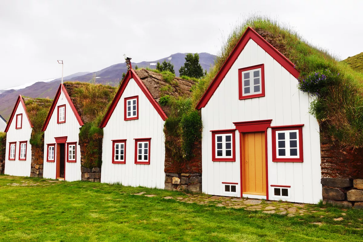 typisch ländliche Torfhäuser - © jarcosa - stock.adobe.com