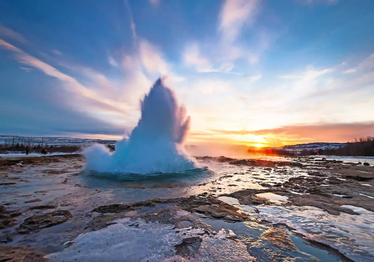 Eruption des Strokkur-Geysirs auf Island - © zinaidasopina112 - Fotolia