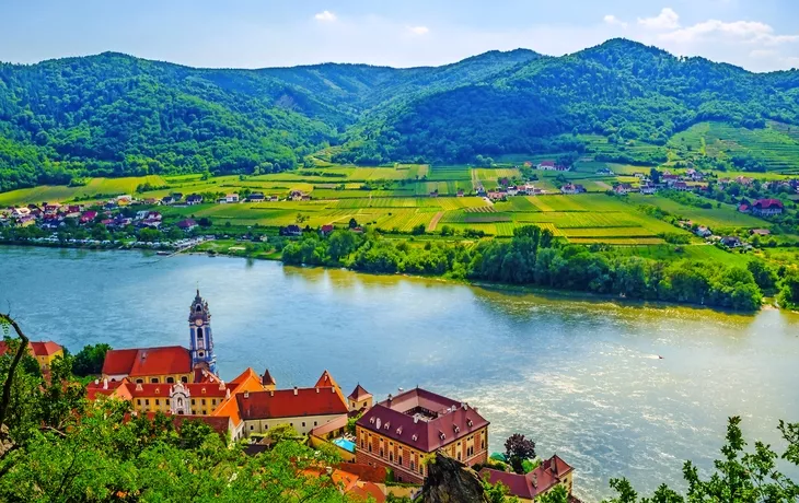 © dudlajzov - Fotolia - Donau in der Wachau bei Dürnstein