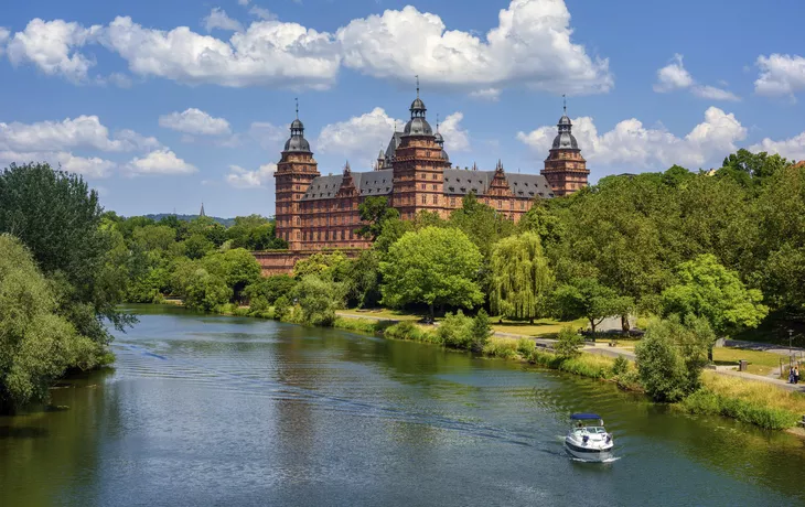 © Boris Stroujko - stock.adobe.com - Schloss Johannisburg in Aschaffenburg
