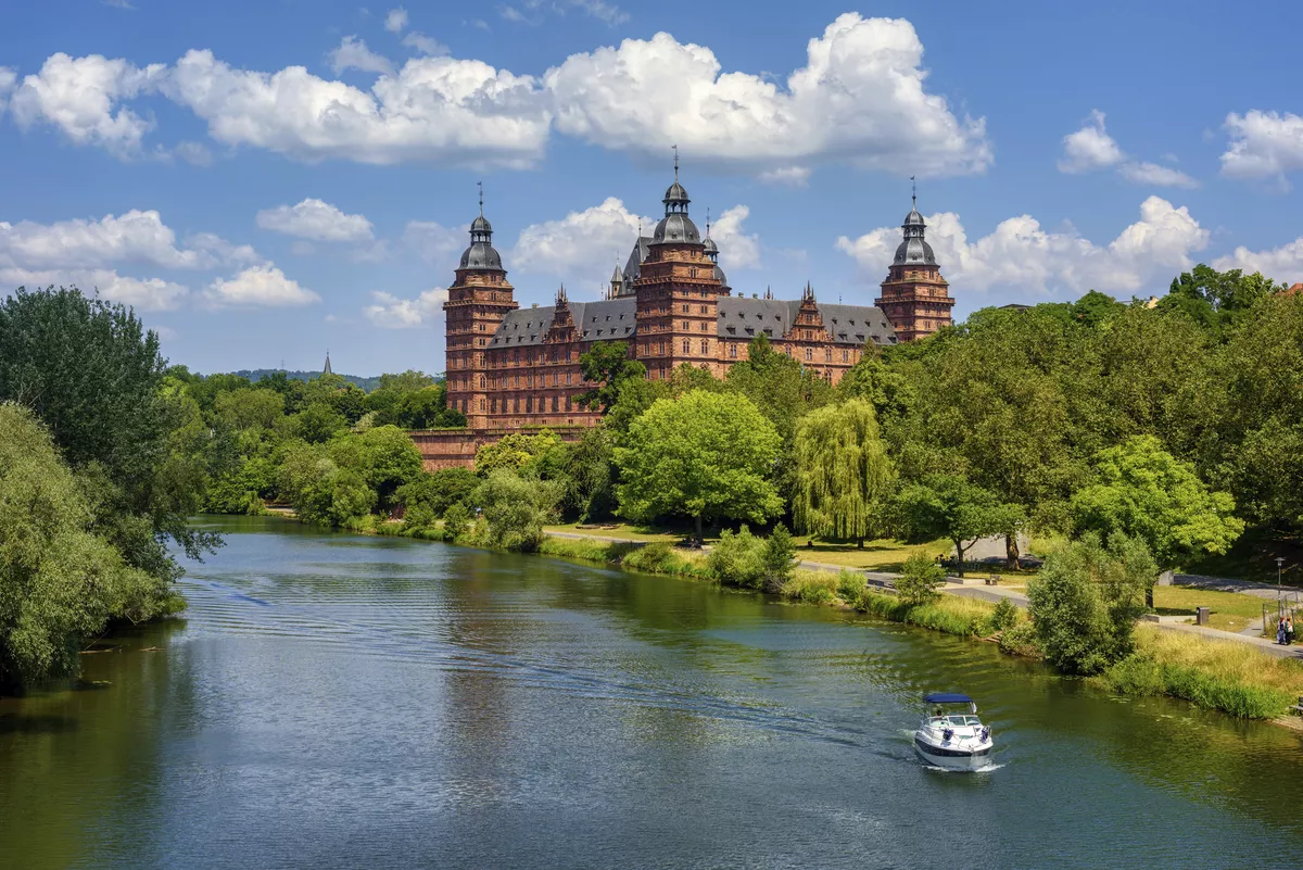 Schloss Johannisburg in Aschaffenburg - © Boris Stroujko - stock.adobe.com