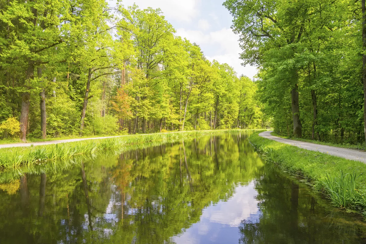 Radweg am historischen Ludwigskanal - © tichr - stock.adobe.com