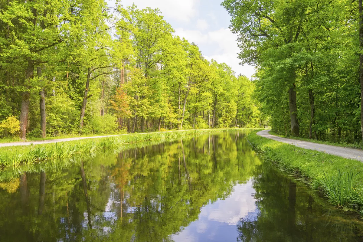 Radweg am historischen Ludwigskanal - © tichr - stock.adobe.com