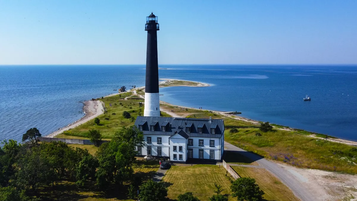 Sörve Leuchtturm auf der Insel Saaremaa, Estland - Ingus Evertovskis - stock.adobe.com