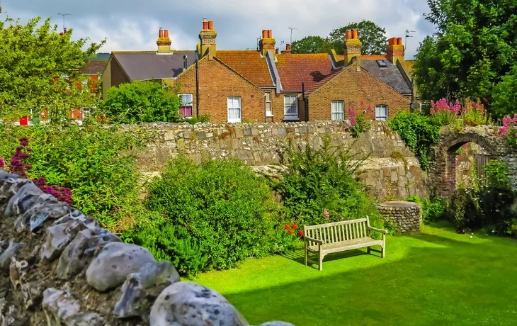Hof eines alten Hauses im ländlichen England nahe Eastbourne - © Arndale - stock.adobe.com