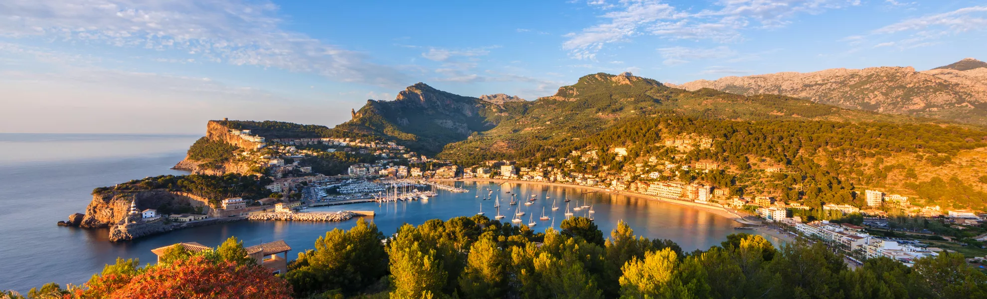 Panoramablick auf Port de Sóller auf Mallorca - allard1 - stock.adobe.com