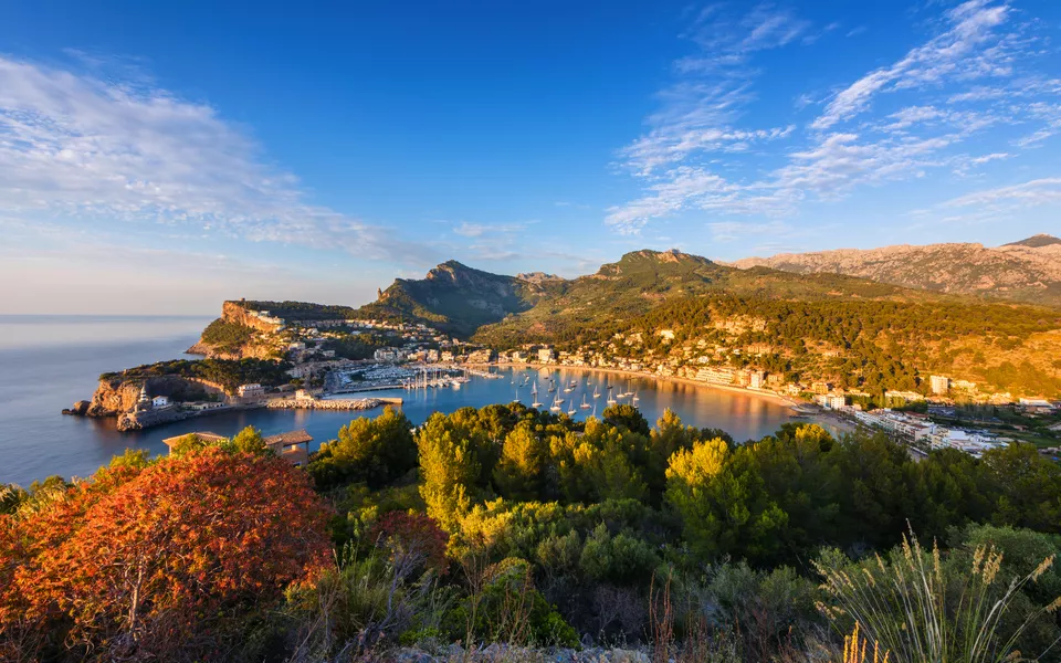 Panoramablick auf Port de Sóller auf Mallorca