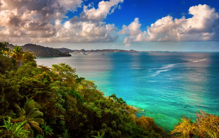 © Paulo - stock.adobe.com - Grand Mal Bay nördlich der Hauptstadt St. George’s auf der Karibikinsel Grenada