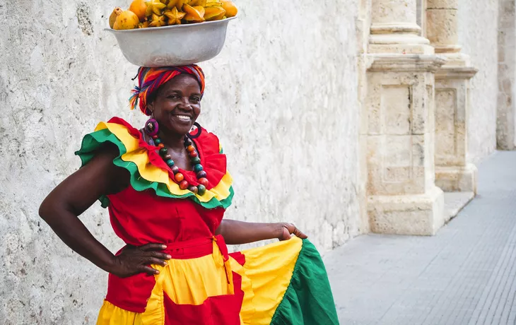 traditionelle Palenquera-Straßenverkäuferin in Cartagena - © R.M. Nunes - stock.adobe.com