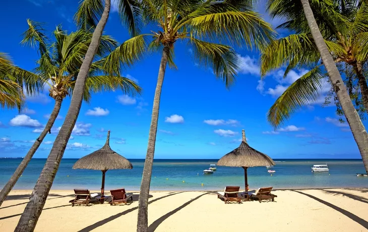 paradiesischer Strand - © Oleksandr Dibrova - Fotolia