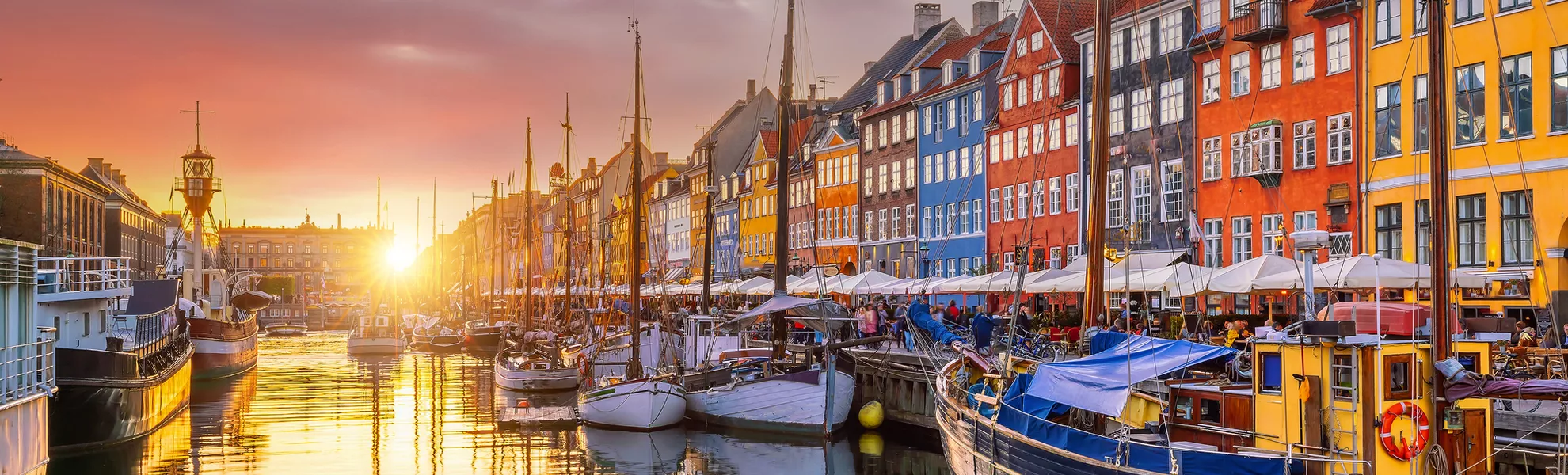 Skyline von Kopenhagen in Dänemark am berühmten alten Nyhavn-Hafen - © f11photo - stock.adobe.com