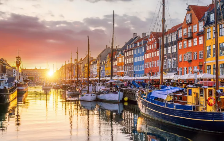 Skyline von Kopenhagen in Dänemark am berühmten alten Nyhavn-Hafen - © f11photo - stock.adobe.com