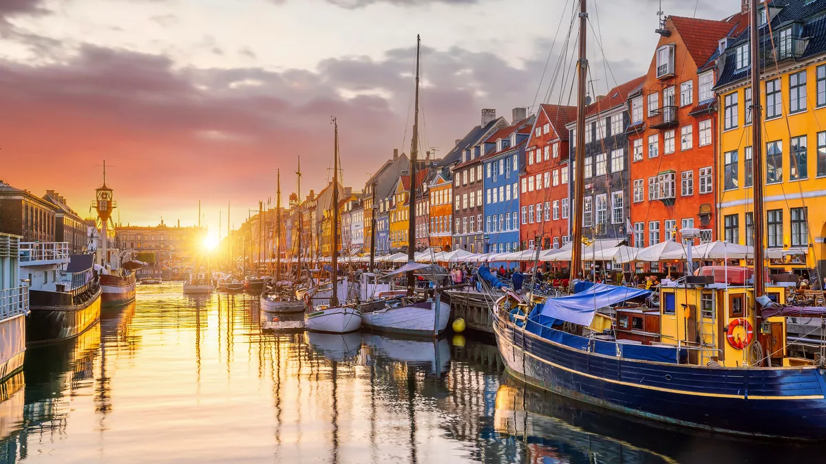 Skyline von Kopenhagen in Dänemark am berühmten alten Nyhavn-Hafen - © f11photo - stock.adobe.com