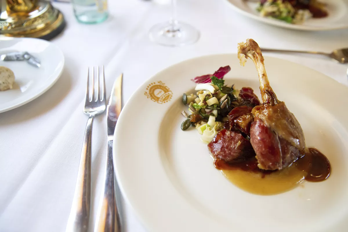 Speise an Bord - © Isabela Pacini  MERIAN