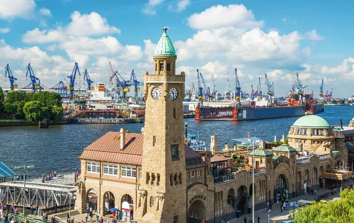 © davis - Fotolia - Port de Hambourg