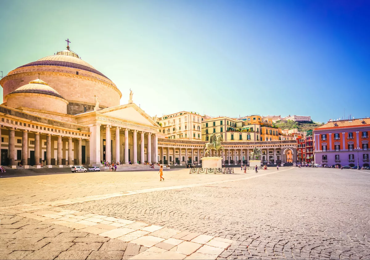 Piazza Plebiscito vor dem Königspalast in Neapel  - © neirfy - stock.adobe.com