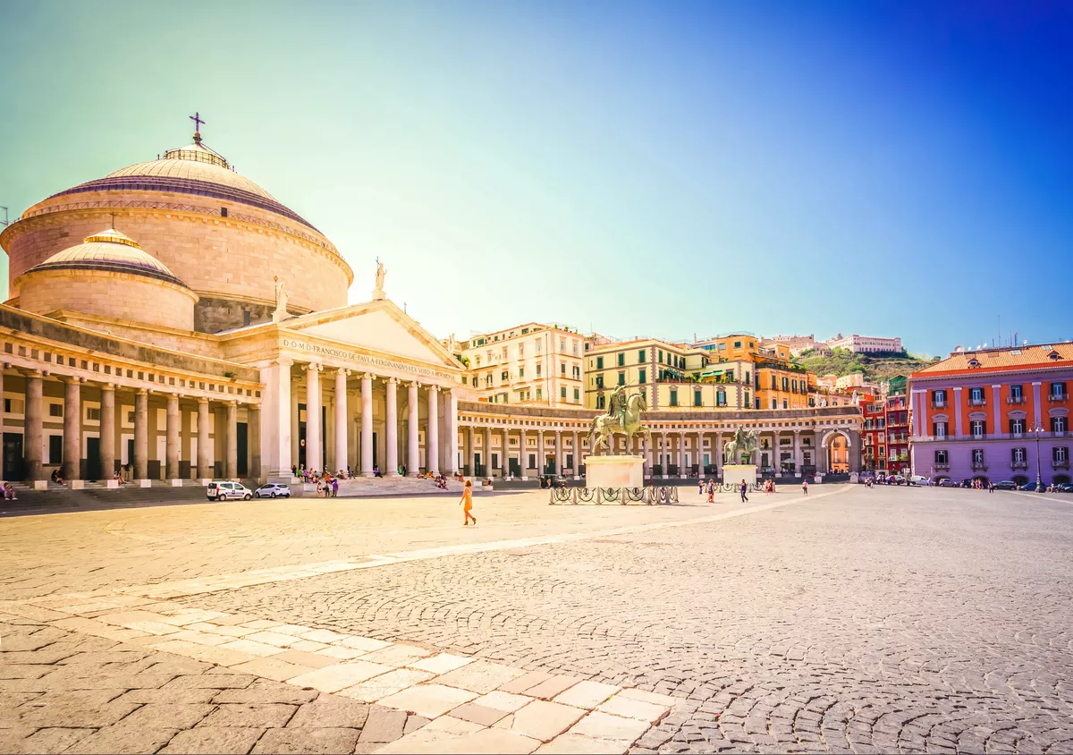 Piazza Plebiscito vor dem Königspalast in Neapel  - © neirfy - stock.adobe.com