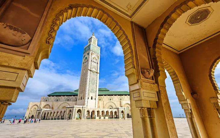 Minarett der Moschee Hassan II in Casablanca - © SeanPavonePhoto - stock.adobe.com