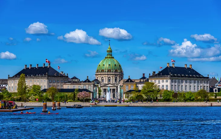Schloss Amalienborg in Kopenhagen - ©dudlajzov - stock.adobe.com