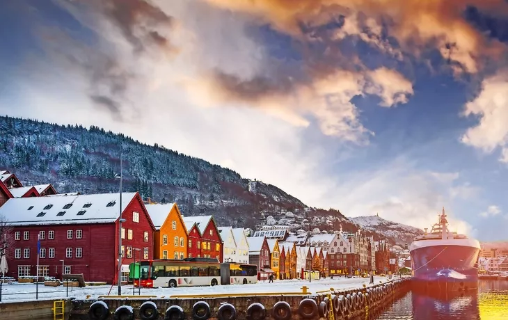 © Alex Green - stock.adobe.com - Bergen in Norwegen