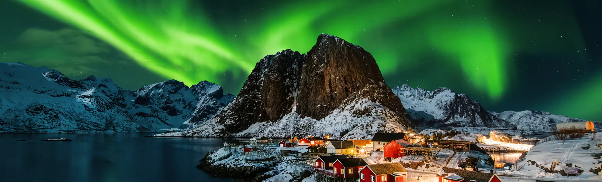 Aurora Borealis über Hamnoy in Norwegen - ©kwasny221 - stock.adobe.com