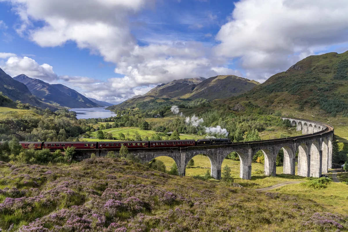 Glenfinnan Eisenbahnviadukt, Schottland - © catuncia - stock.adobe.com
