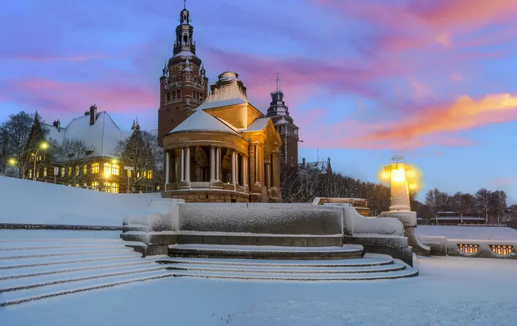 © Mike Mareen - stock.adobe.com - Haken-Terrassen in Stettin in winterlicher Landschaft