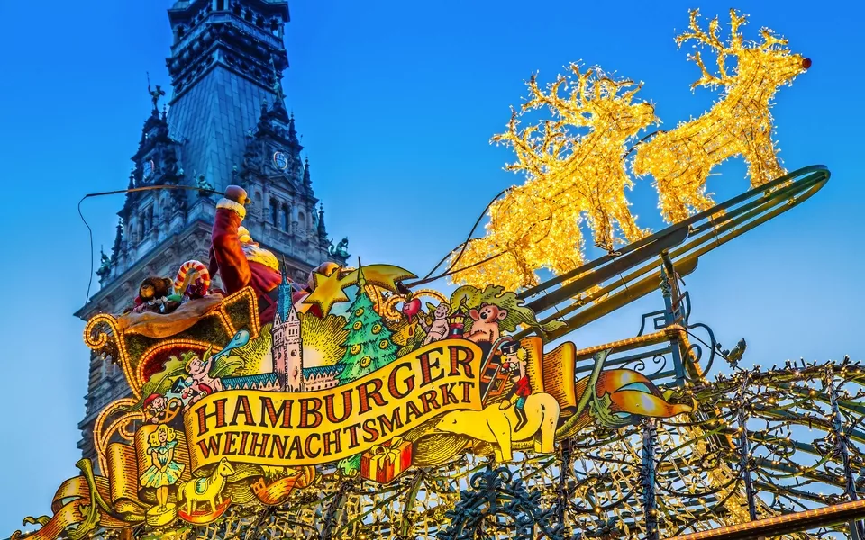Hamburger Weihnachtsmarkt am Rathaus, Deutschland - © powell83 - Fotolia