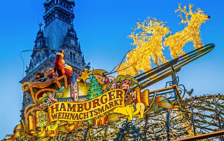 Hamburger Weihnachtsmarkt am Rathaus, Deutschland - © powell83 - Fotolia