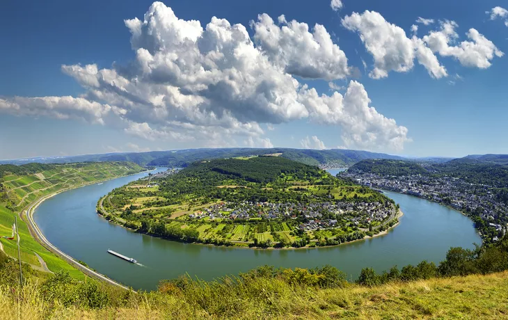 © Pecold - stock.adobe.com - Die grösste Rheinschleife