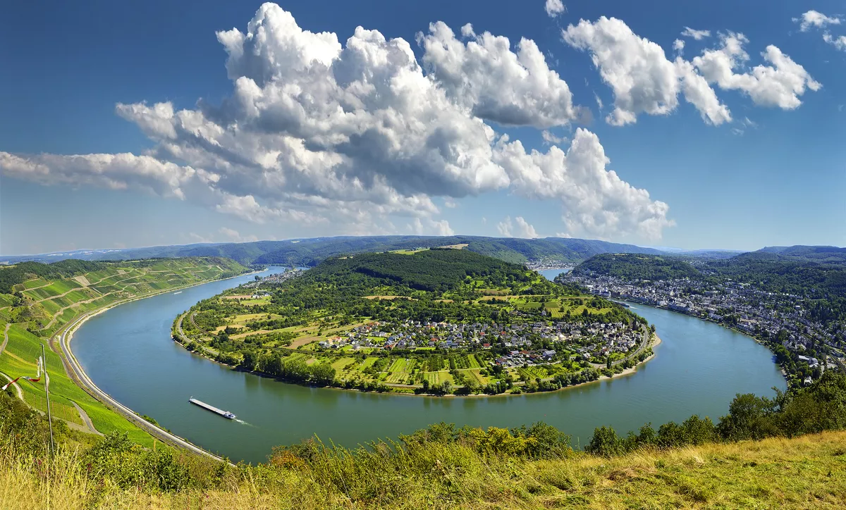 Die grösste Rheinschleife - © Pecold - stock.adobe.com