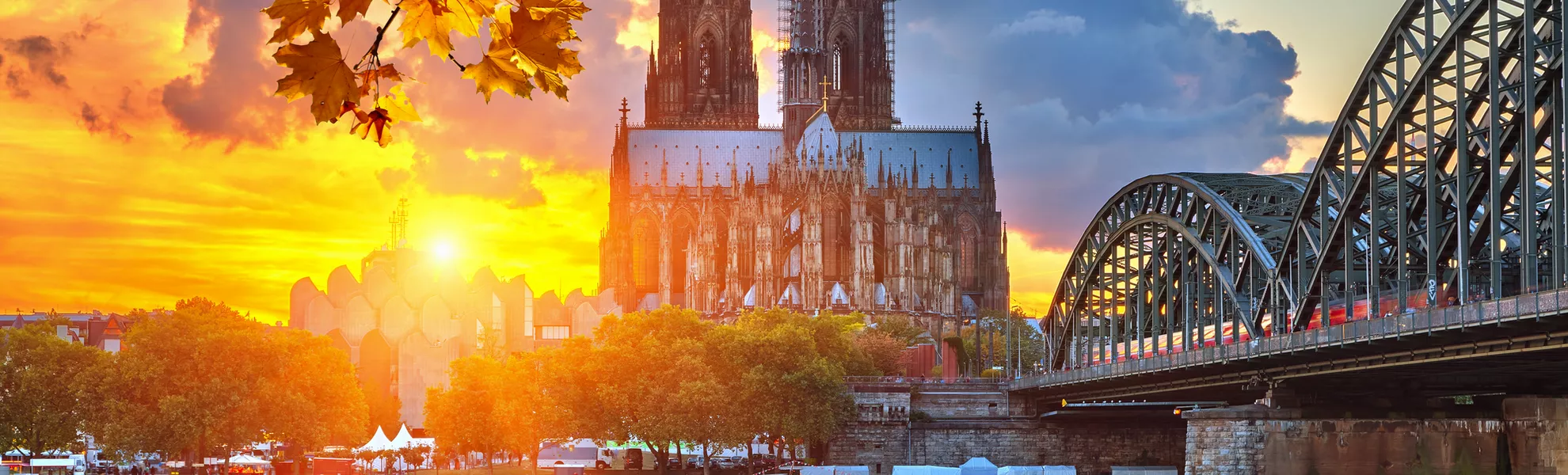 Köln bei Sonnenuntergang - ©sborisov - stock.adobe.com