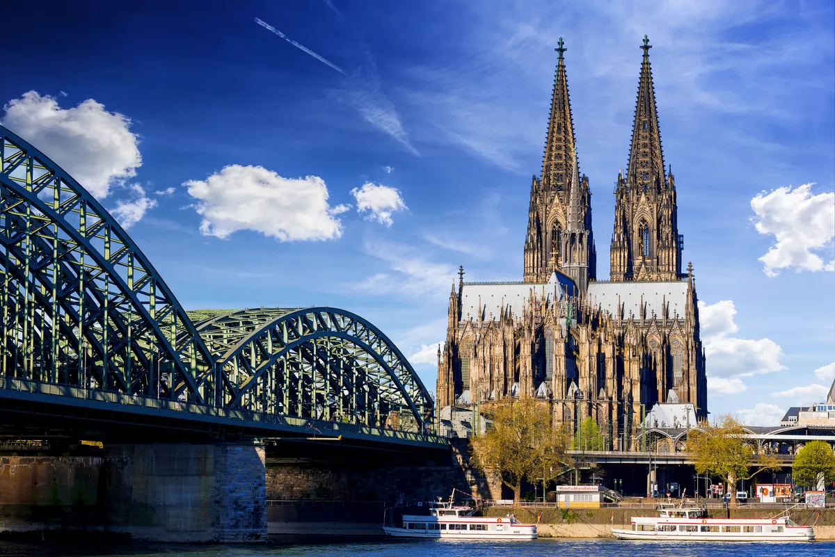 Hohenzollernbrücke und Kölner Dom - © Guenter Albers