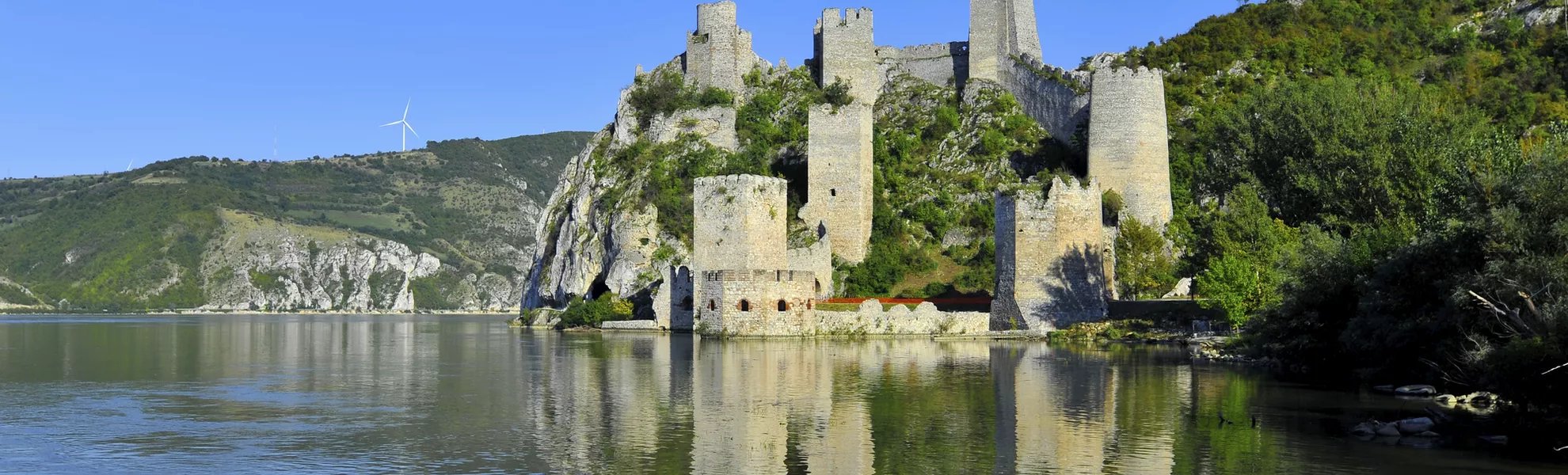 Festung Golubac an der Donau - © shutterstock_220818883