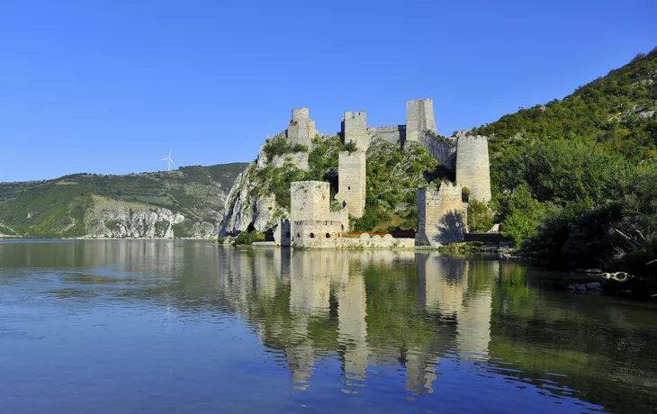 © shutterstock_220818883 - Festung Golubac an der Donau