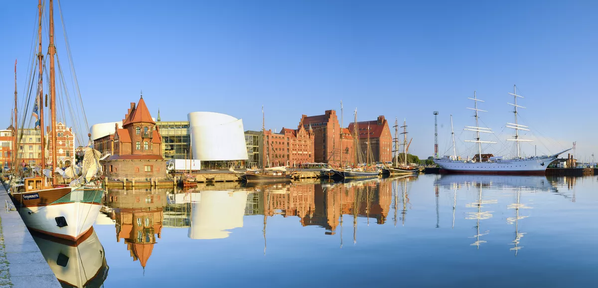 Hafen mit Ozeaneum, Stralsund - © FRANCESCO CAROVILLANO