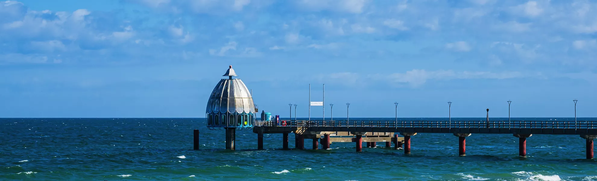 Seebrücke an der Ostseeküste ini Zingst auf dem Fischland-Darß - © Rico Ködder - stock.adobe.com