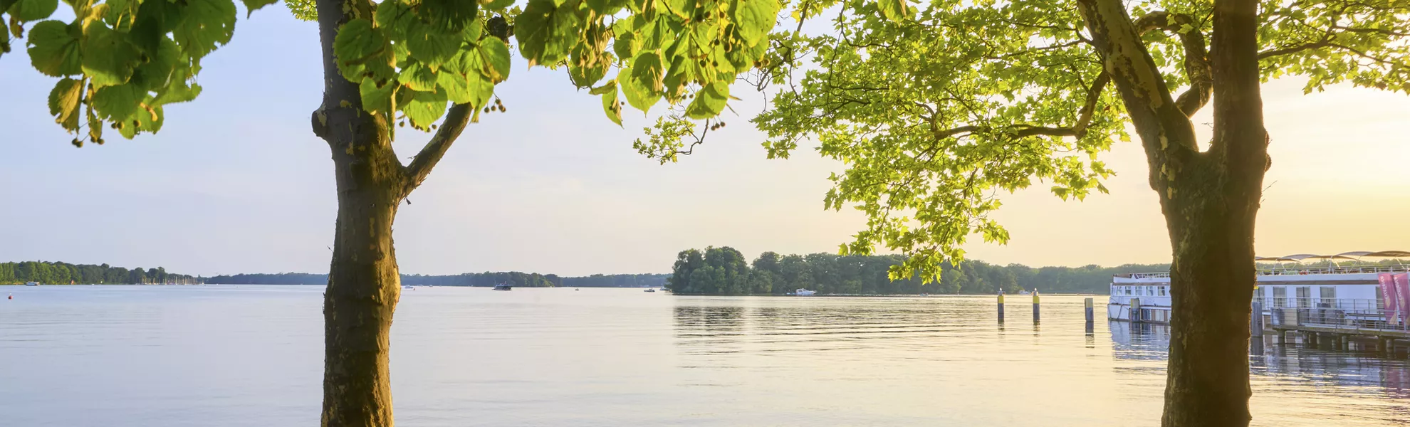 Greenwichpromenade am Tegeler See, Berlin - © WEGENER JENS