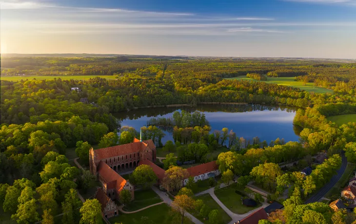 Kloster Chorin in Brandenburg zum Sonnenuntergang - © Tilo Grellmann - stock.adobe.com