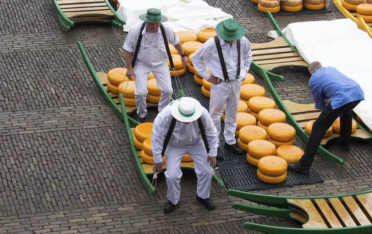 © Â©francescodemarco - stock.adobe.com - Käsemarkt, Alkmaar