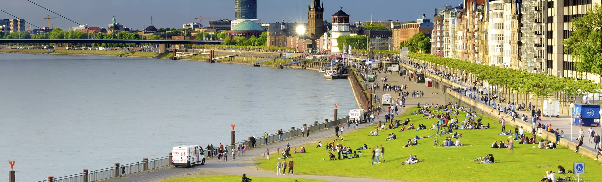 Rheinpromenade, Düsseldorf - © FRANCESCO CAROVILLANO