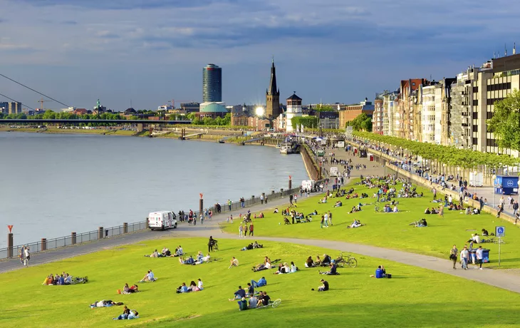 Rheinpromenade, Düsseldorf - © FRANCESCO CAROVILLANO